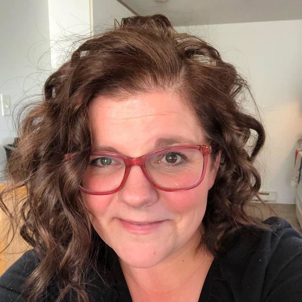 Meet your Posher, Crystal
